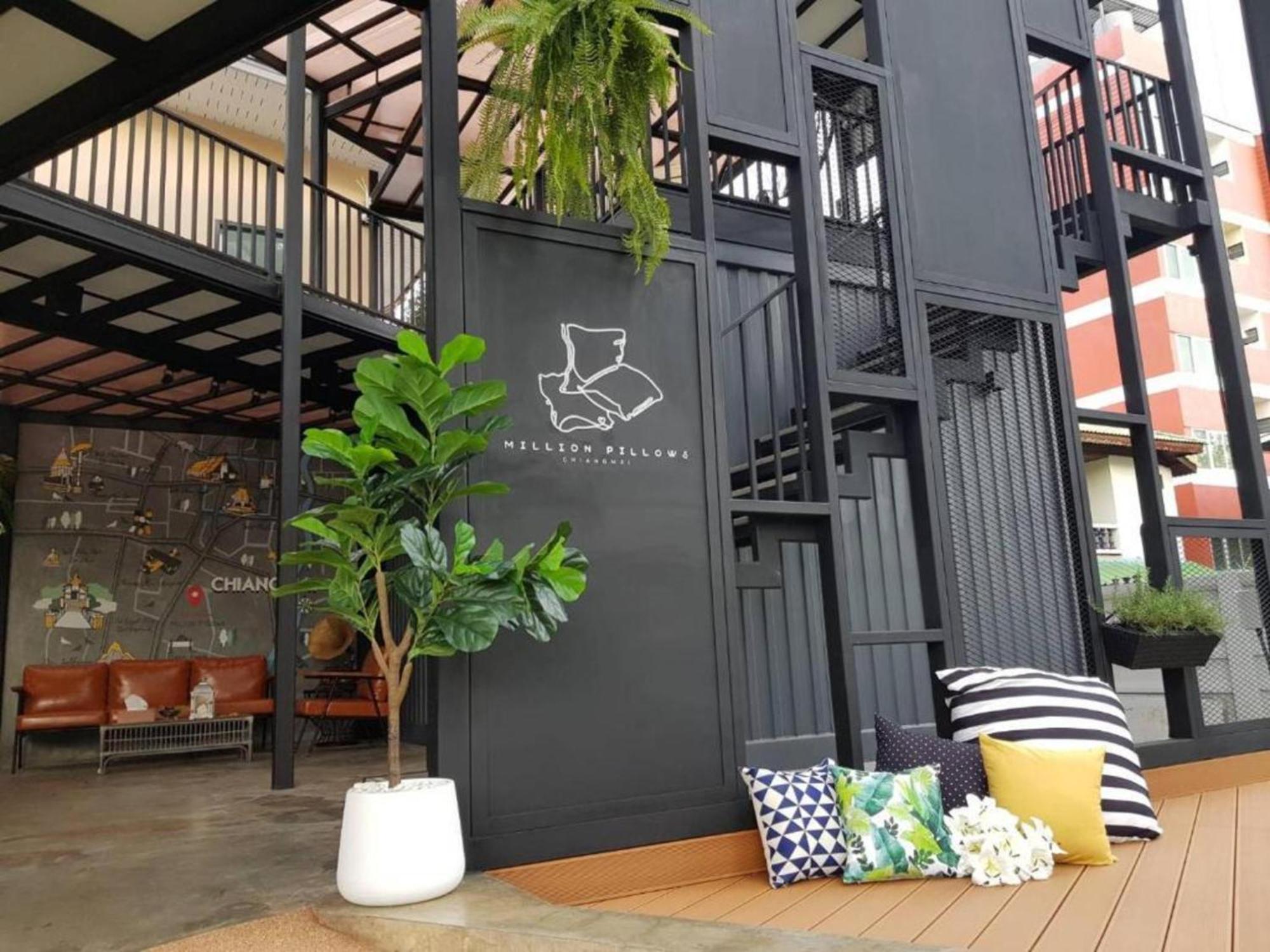 Capital O 75422 Million Pillows Chiang Mai Exterior photo